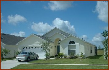 2floridavillas - Front view of villa